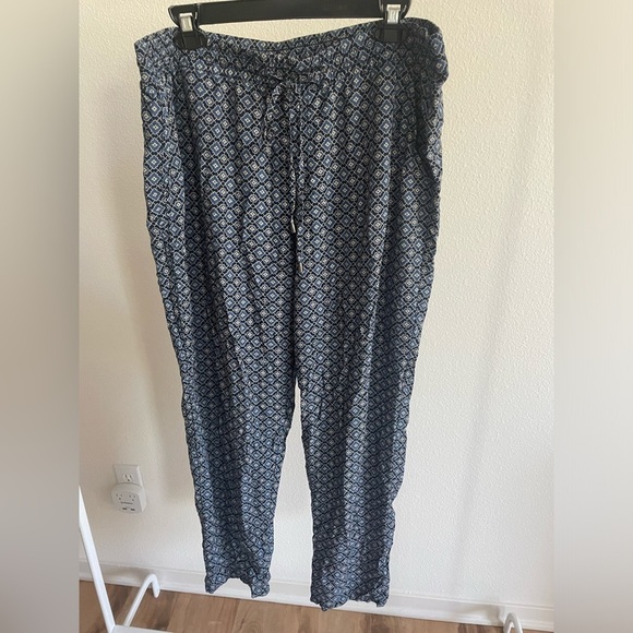 ⚜️ 2/$10 - Faded Glory Floral Geometric Pattern - Size L - Picture 1 of 2